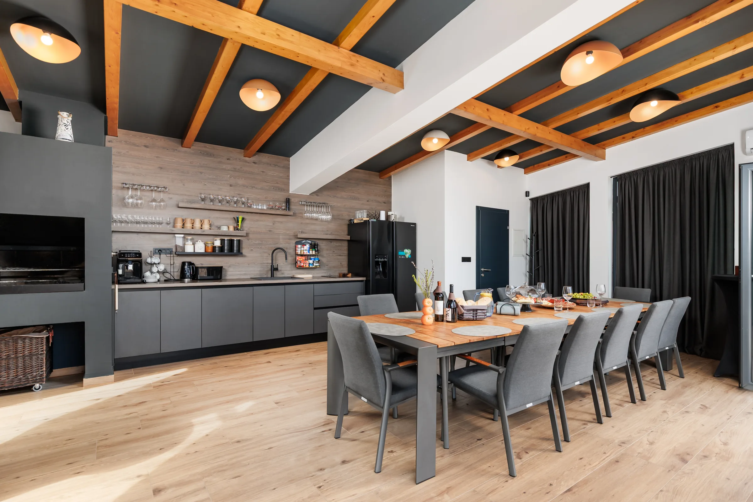 Druženje i blagovaonica u Five Senses Houseu