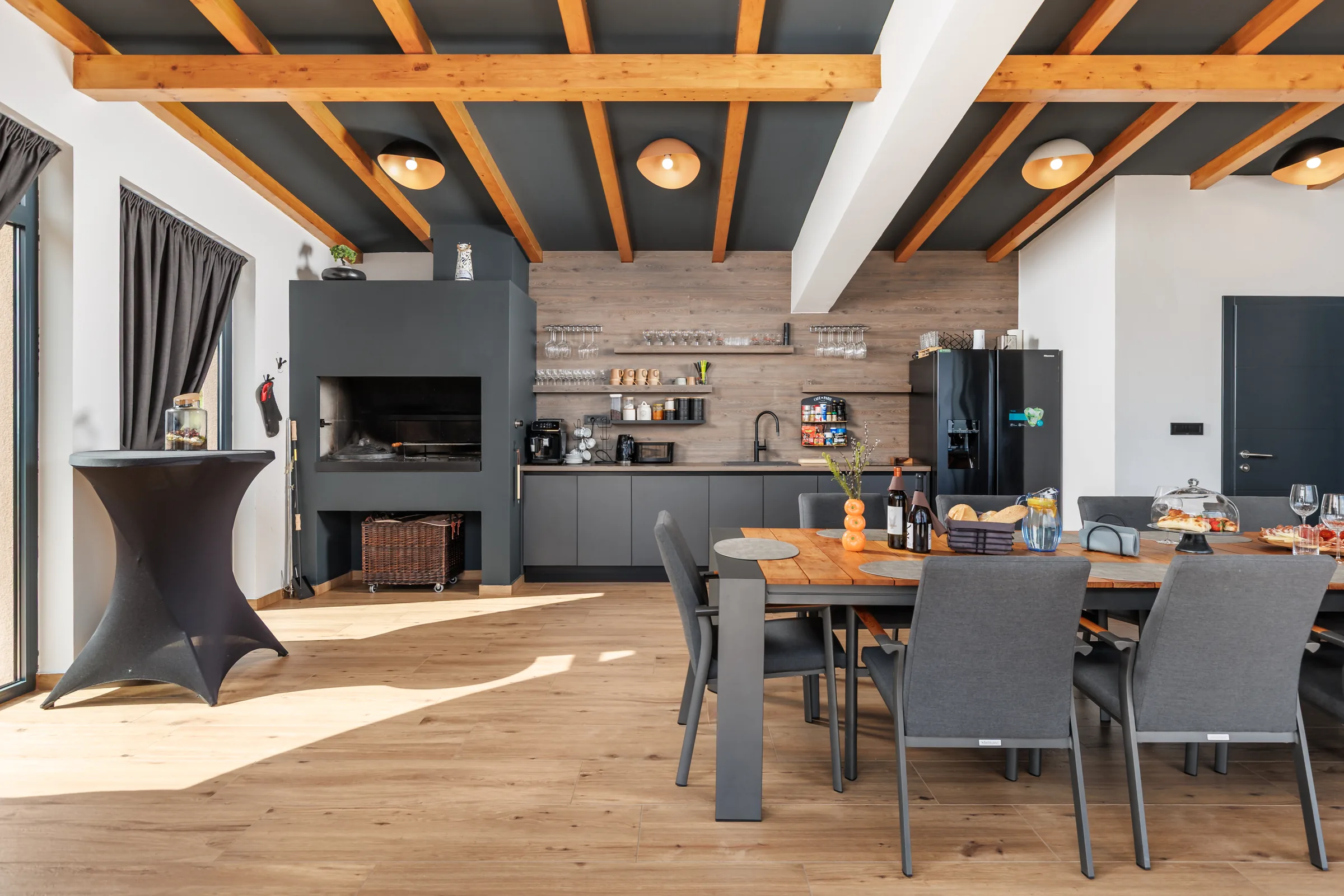 Druženje i blagovaonica u Five Senses Houseu