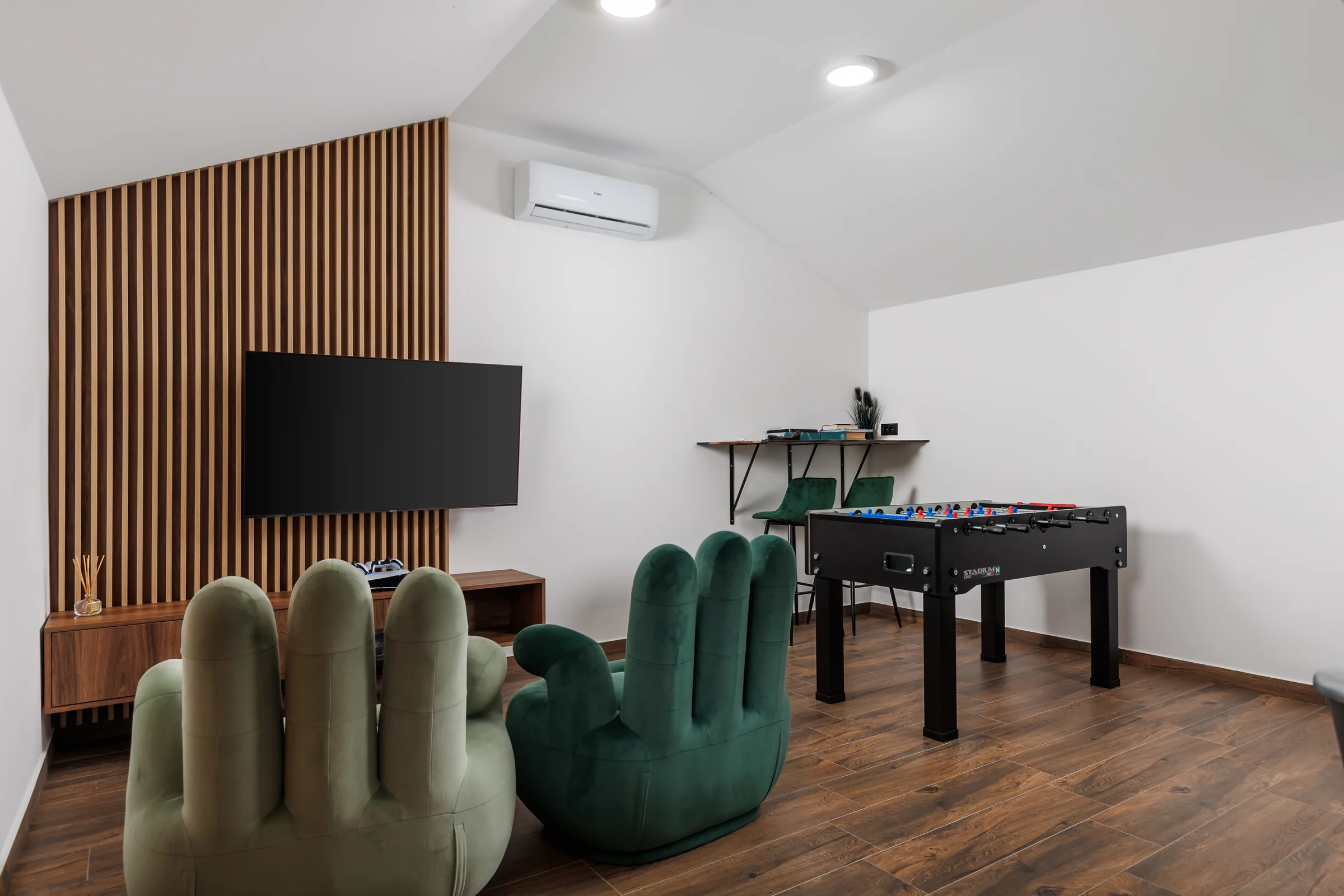 Druženje i blagovaonica u Five Senses Houseu